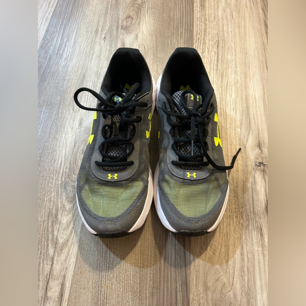 Under armour running shoes size 9